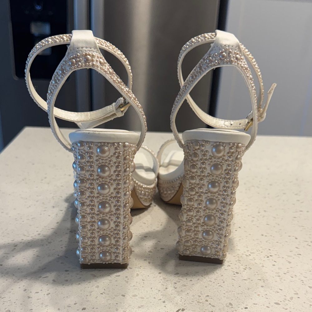 Aldo Pearl-Embellished White Block Heel Sandals - Picture 5 of 6